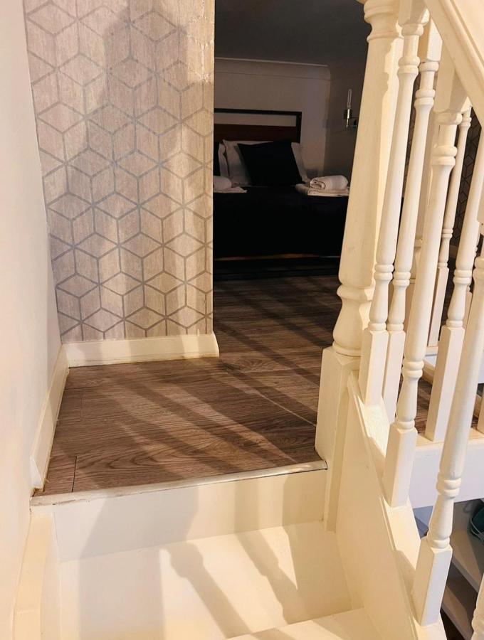 F10- Mezzanine 1St Floor Flat Fits 3 Near Paddington Leilighet London Eksteriør bilde
